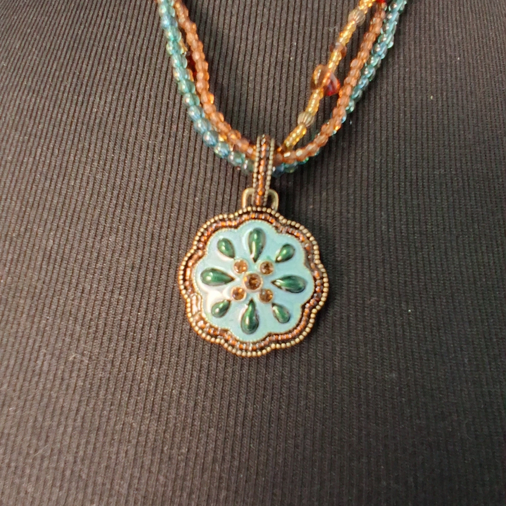 Elegant Multicolor Beaded Pendant Necklace